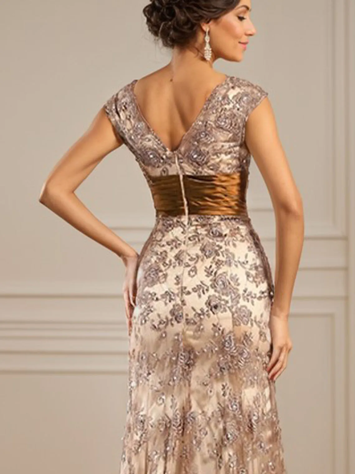 エレガントなAラインフォーマルイブニングドレスノースリーブVネックレースアップリケスパンコールスイープトレインウェディングゲストドレス2025無料カスタマイズ