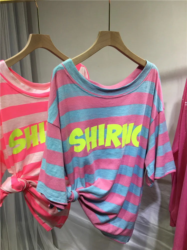 特大プリントレターカラーストライプ夏の新しい摩耗日焼け止めトップ薄い女性の半袖 T シャツ