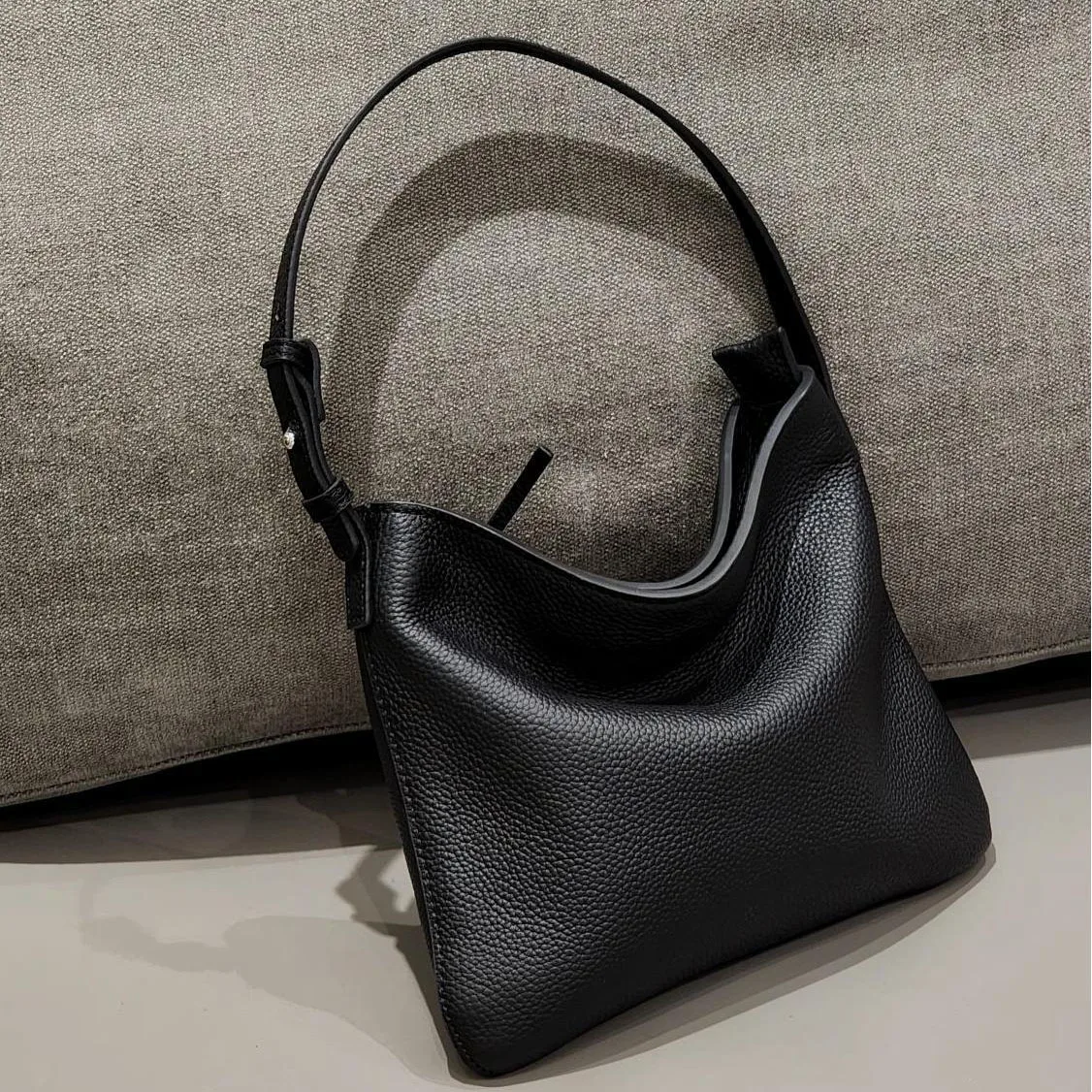 

Genuine leather simple handbag 2025 new niche design top leather ins fashionable vintage women's one-shoulder crossbody bag