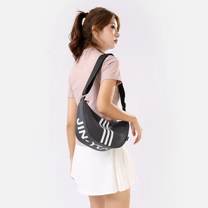 تهوية النايلون الرياضة القماش الخشن التجعيد زلابية تصميم حقيبة قاعة رياضة جيب الرطب مقصورة منفصلة اليوغا حصيرة حزام جاهزة أكتيفيوير ​ ​