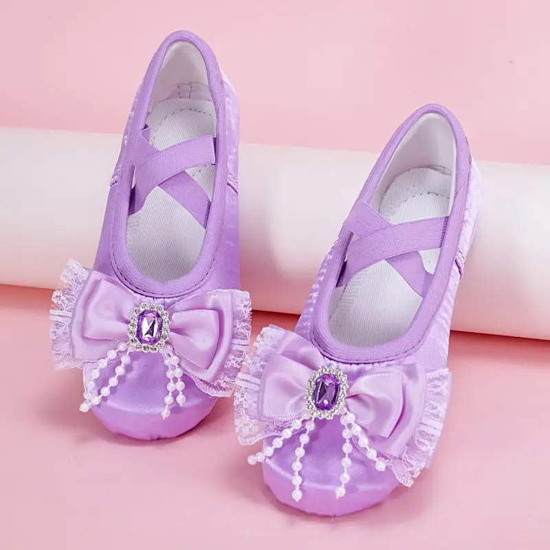 New Sweet Embroidery Ballet Dance Shoes Satin Soft Sole Gymnastics Shoes Kid Cartoon Lovely Practice Dance Footwear Casual Shoes