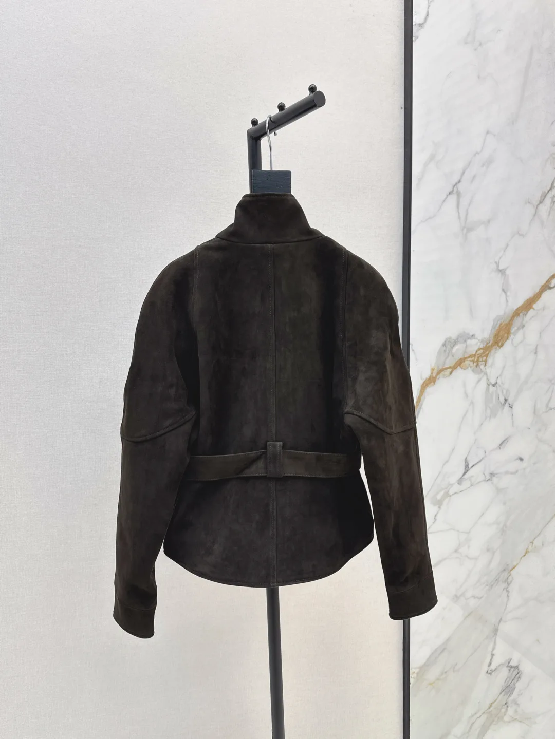 Wildlederjacke – stilvoll, schmal geschnitten, ultraweich, mühelos schick. 2025, Sommerfrauen, neu, heiß