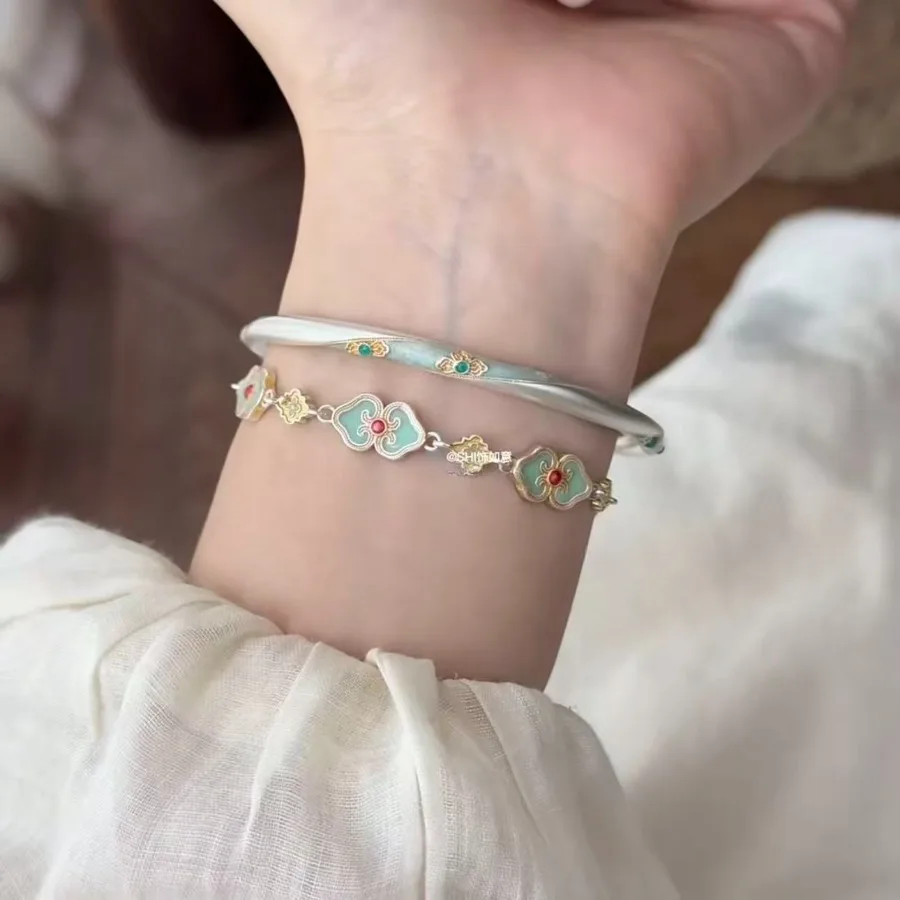 Retro Chinese Style Blue Enamel Flower Bracelets for Women Traditional Court Craftsmanship Silver Plated Luxury Jewelry Bangle