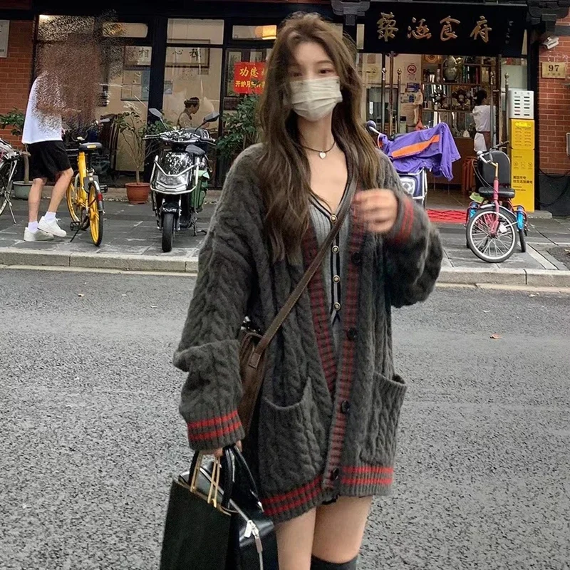 New Fashion Autumn Women's Long Sleeve V-Neck Button Loose Knitted Sweater Elegant Pocket Women's Top