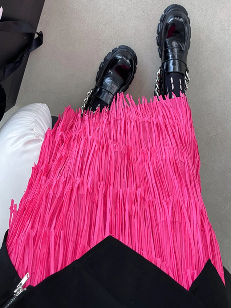 [EAM] High Elastic Waist Red Pleated Tassels Long Elegant Half-body Skirt Women Fashion Tide New Spring Autumn 2024 1DF8296