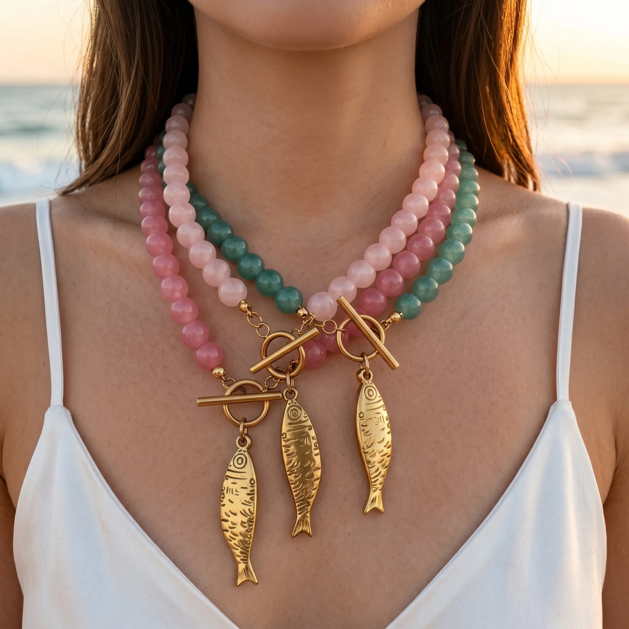 Gargantilla de resina con cuentas de color rosa dopamina/azul aguamarina para mujer, colgante con forma de pez de color dorado para uso diario en la playa en verano, accesorio dulce