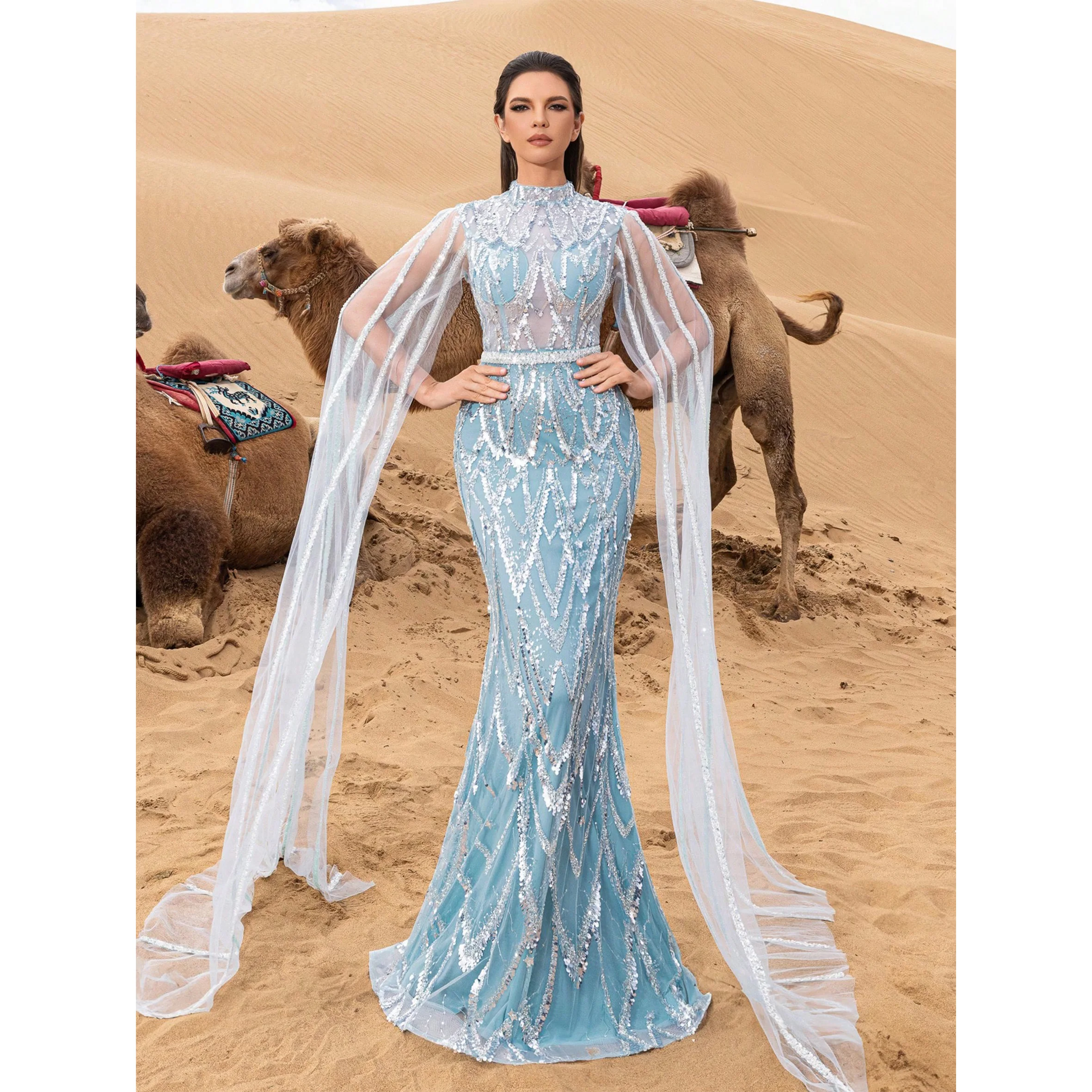 

Роскошное платье с воротником-стойкой и блестками, расшитое бисером, с длинными рукавами и подолом русалки