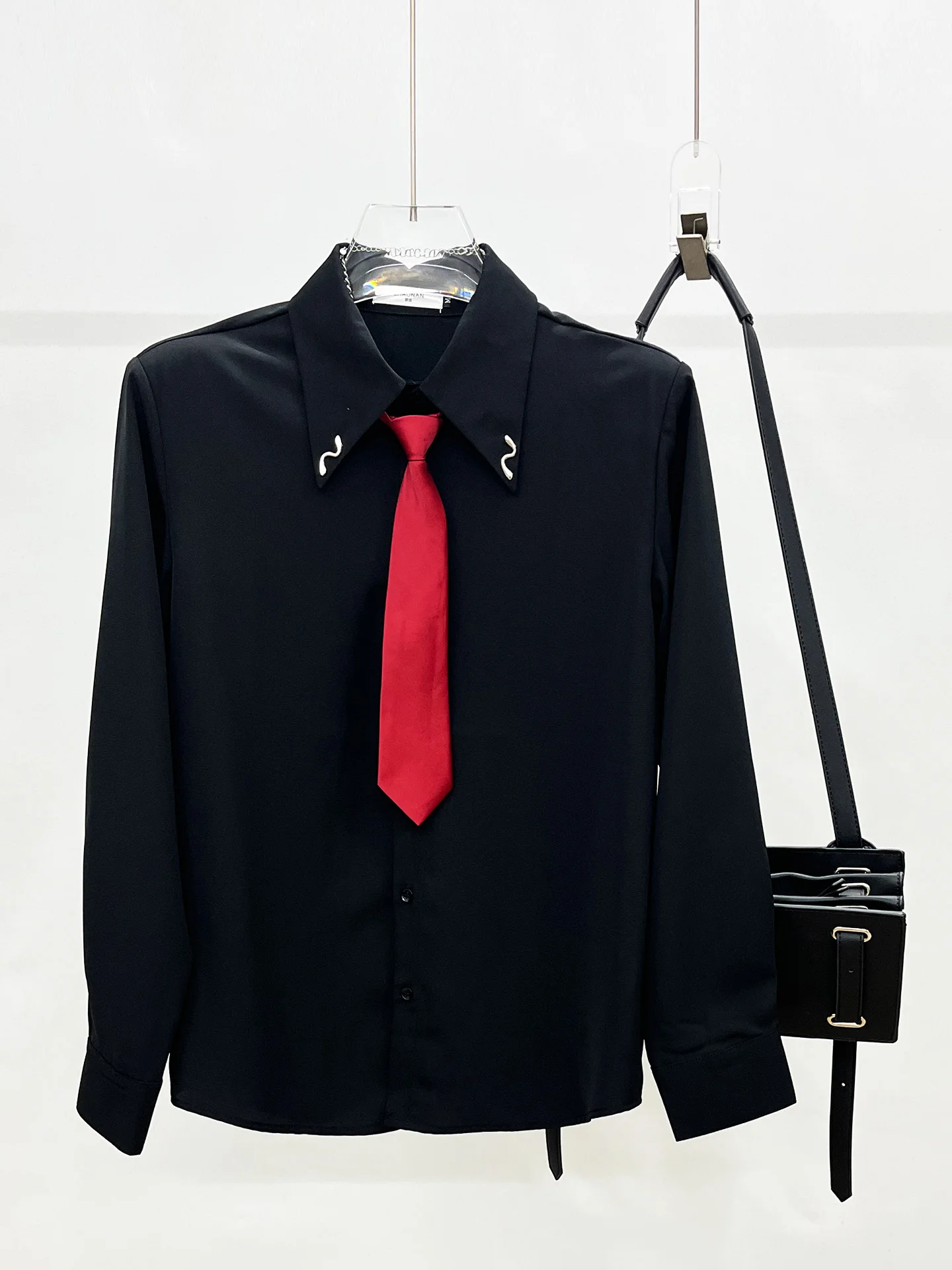 

Korean Sle mat Vestal Tie irt Men's High End Feelings Autumn Haome Versatile Iron Free Long Sve irt