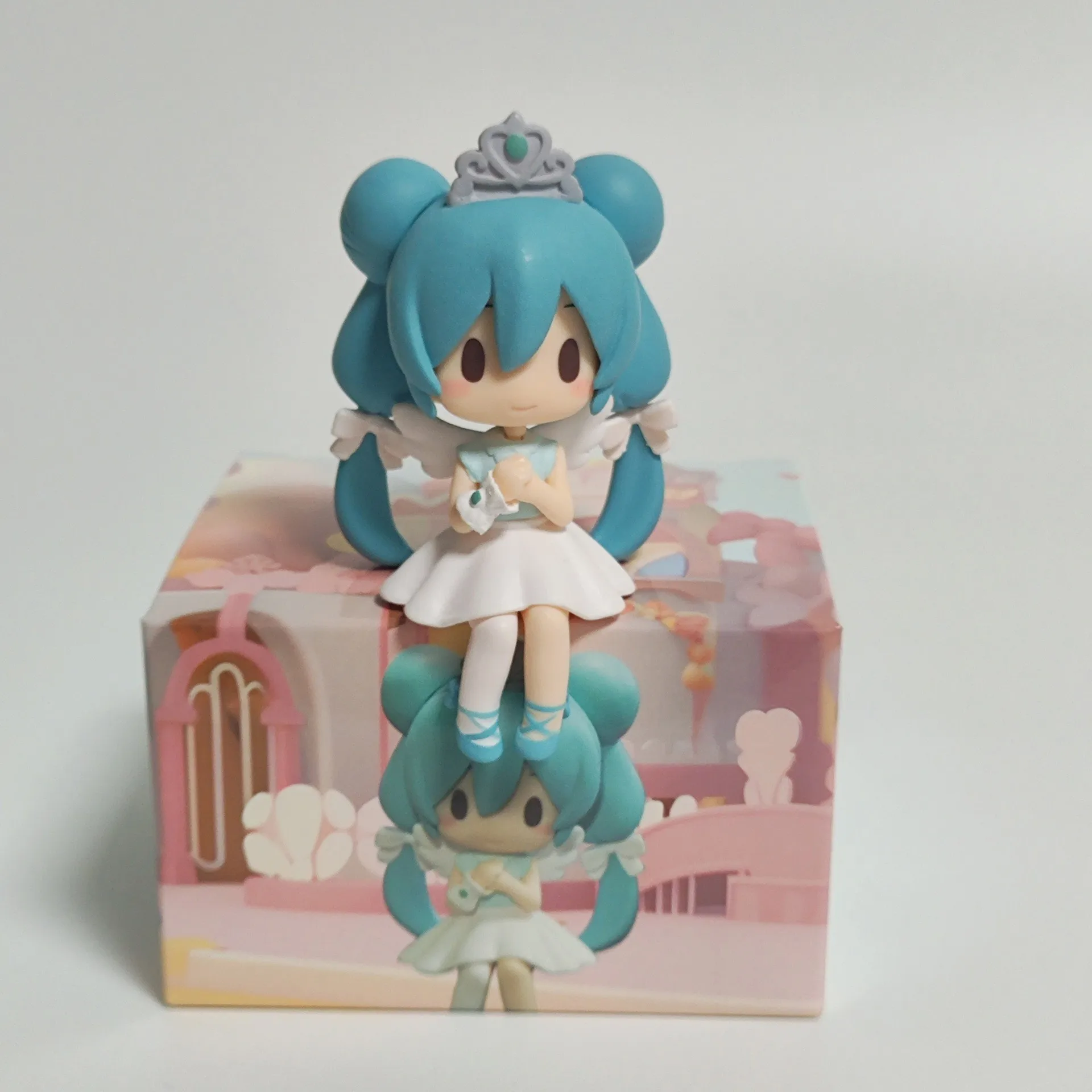 7CM Anime Hatsune Miku Figur Sitzende Serie 15th Anniversary Nette Modell Spielzeug Geschenk Action Figur Kuchen Dekoration Auto Ornament – Detail 7