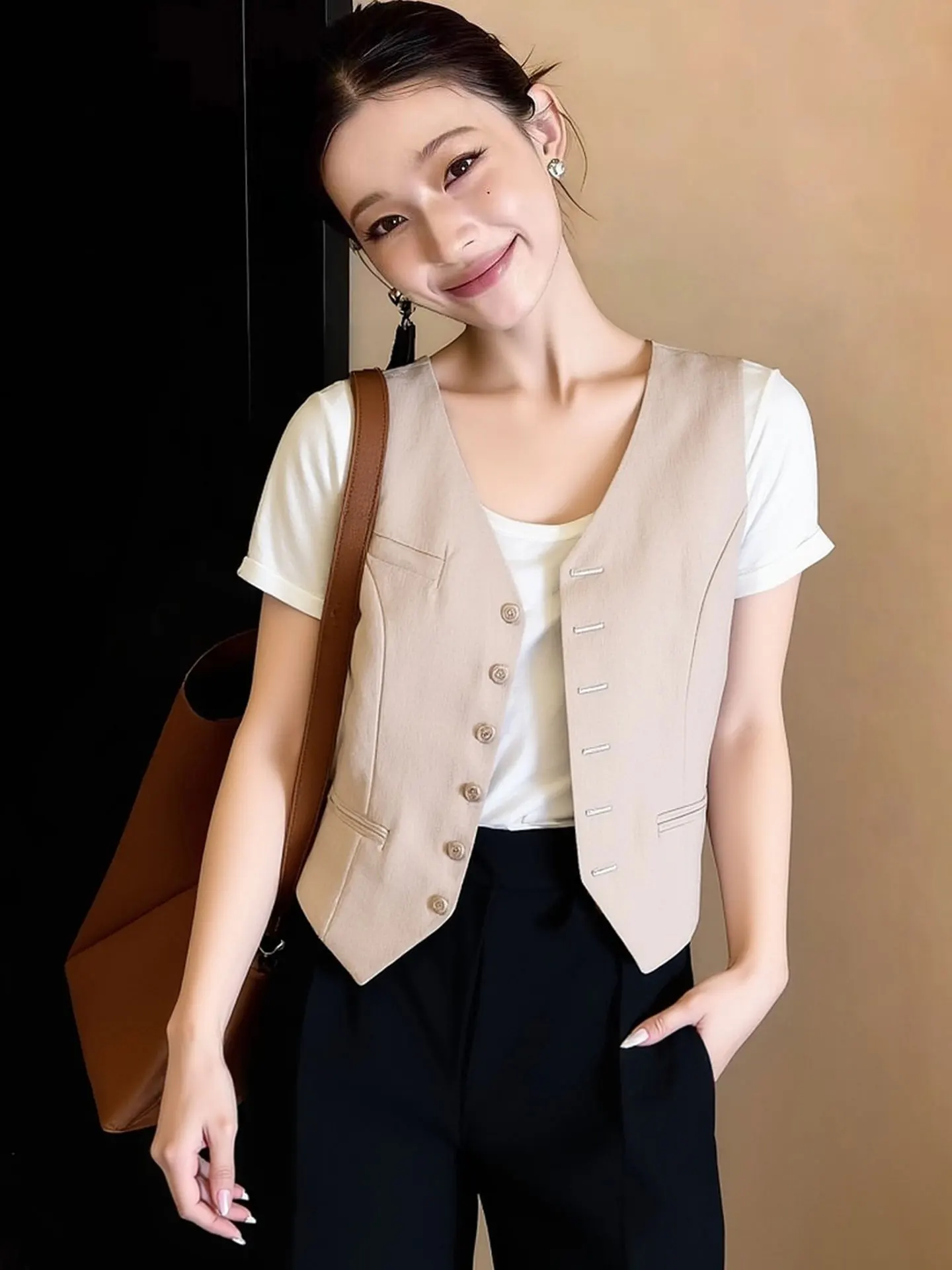 

Ele Korean Sle Pure Color V-Ne Single Button Vest Women's Top Spring 2026 High-End Sensation Faion Commute