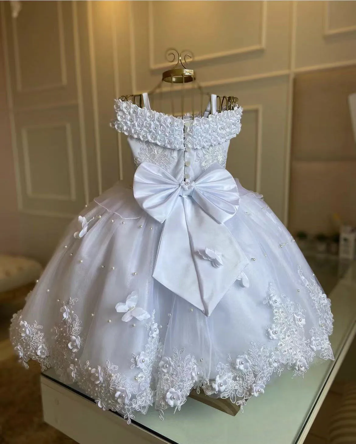 Abito da ragazza di fiori per matrimonio Farfalla bianca 3D Tulle Perle senza maniche con fiocco Abiti da ballo per prima comunione per feste di compleanno per bambini