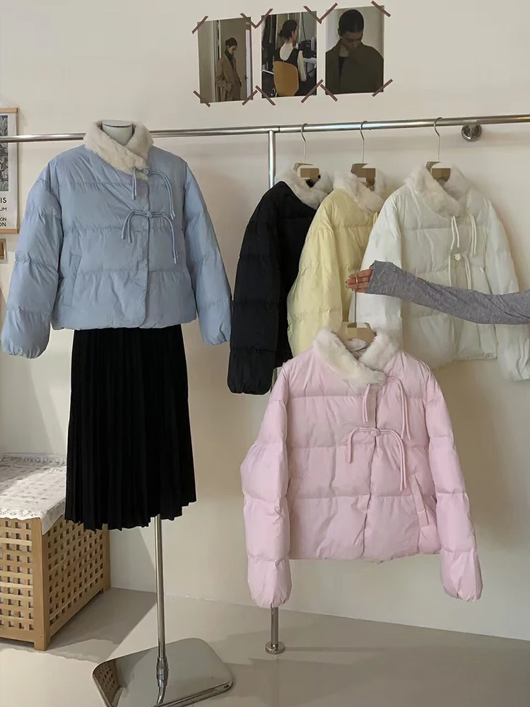 여성용 달콤한 스플라이싱 디자인 감각의 따뜻한 겨울 코트 새로운 중국 스타일의 단추 우아하고 다재다능한 다운 재킷