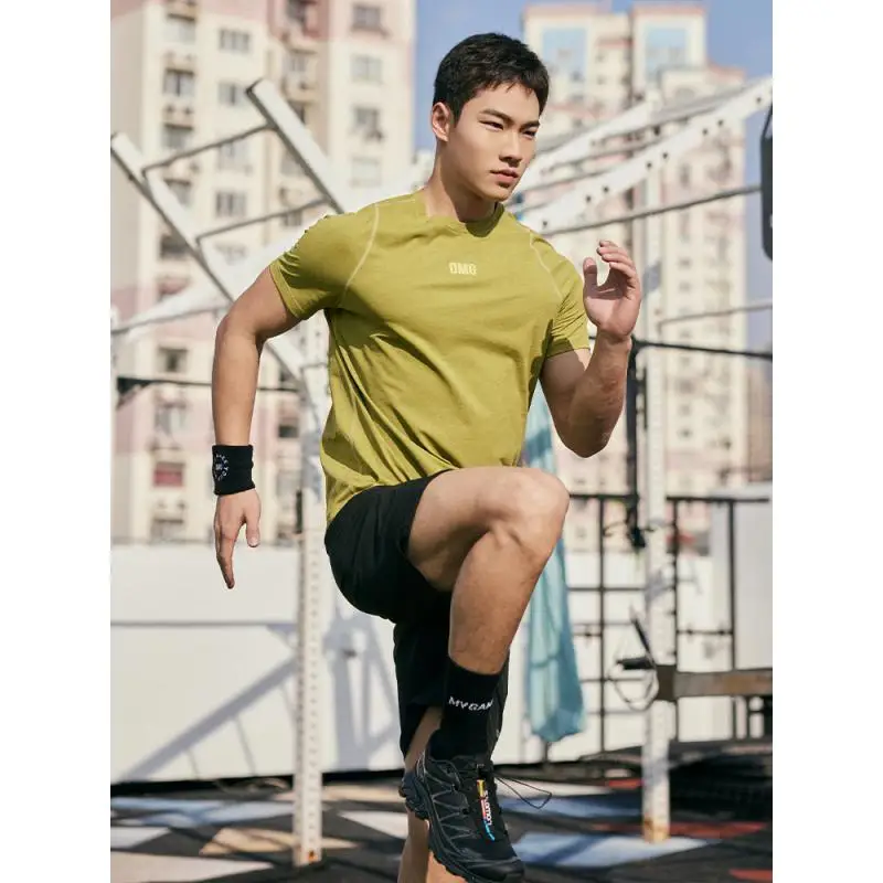 Quick-Drying Moisture-Wicking T-Shirt for Sports Fitness Short-Sleeved Comfortable Running Training