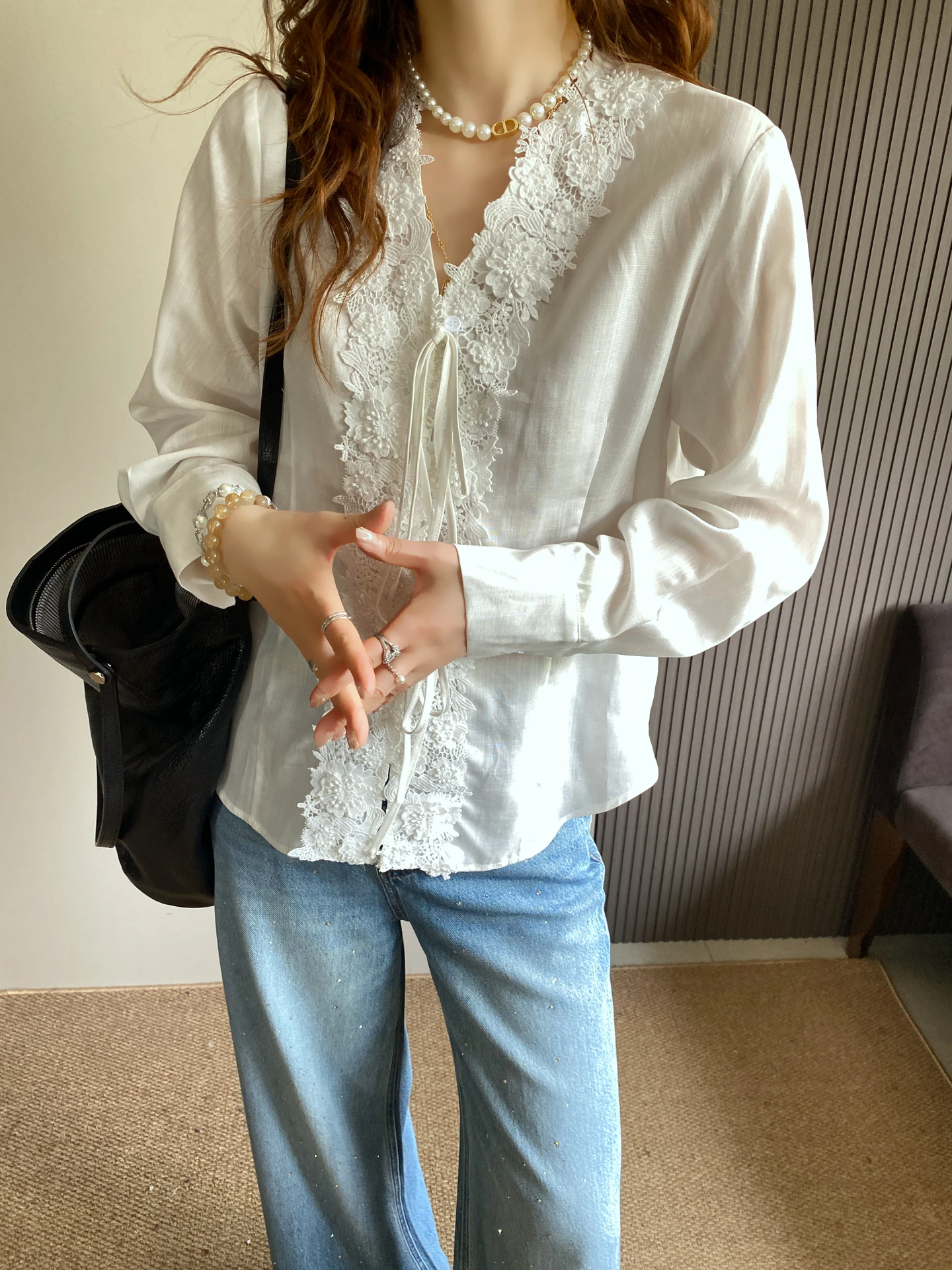 

Ele V-ne Long Sve Lace Embroidery Women's irt Material Spring 2026 New Design Loose Fit Breathable Top