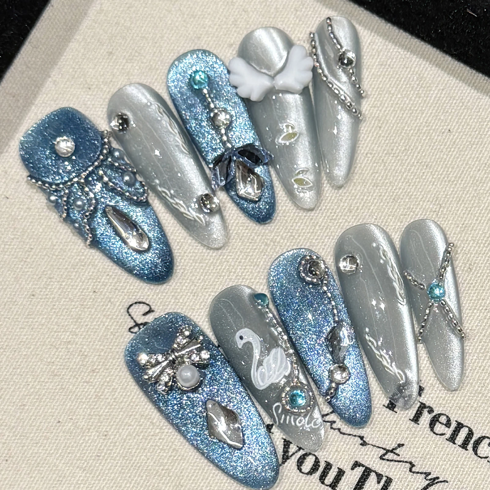 10Pcs White Swan Handmade False Nails Glitter Haze Blue Grey Cat Eye Press On Nail Angel Wing Shiny Diamond Chain Decor Manicure