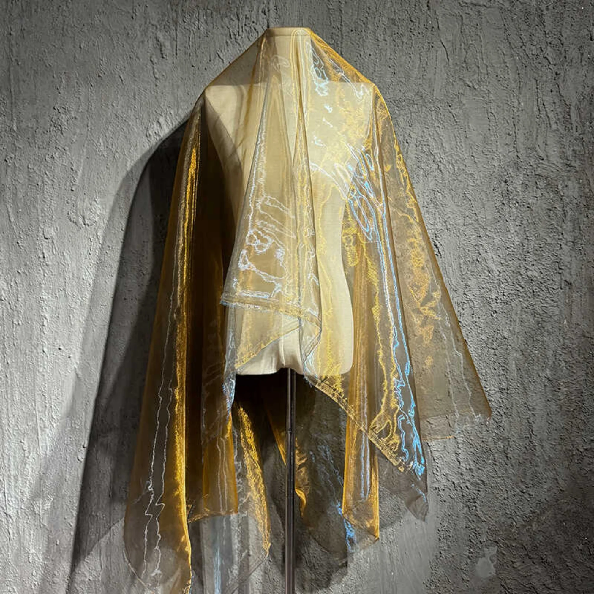 

0,5 метра голографическая градиентная ткань из органзы, теплая золотисто-синяя жидкая прозрачная сетка для дизайна платья ханьфу, переливающаяся в китайском стиле