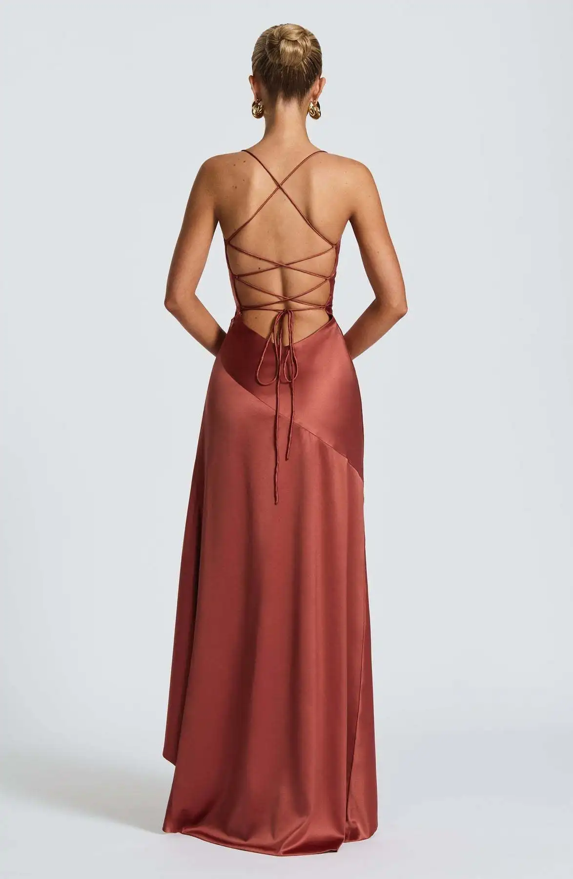 Mode elegante damesjurk zomer nieuwe sexy dames strapless backless gegolfde onregelmatige jurk vakantiefeest casual jurken gewaad