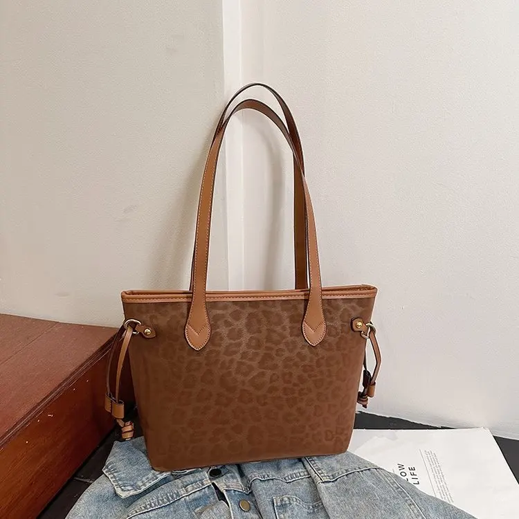 

Новая женская сумка-ведро 2026 года из зернистой кожи с цветочным декором, универсальная, на плечо и через плечо