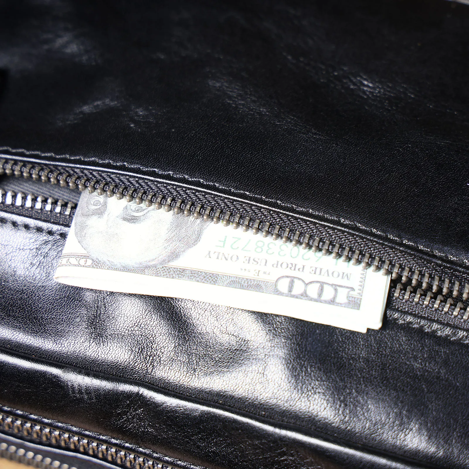 Echte Leder-Brusttasche für Herren, Casual-Umhängetasche aus Rindsleder, Modische Handyhülle, Pflanzlich gegerbtes, gerafftes Leder – Detail 16