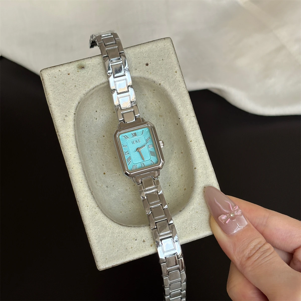 2026 New Design Women'S Chain Watch, Summer Style, Skeletonized Exquisite Analog Hand Watch, High-End Retro Quartz Watch