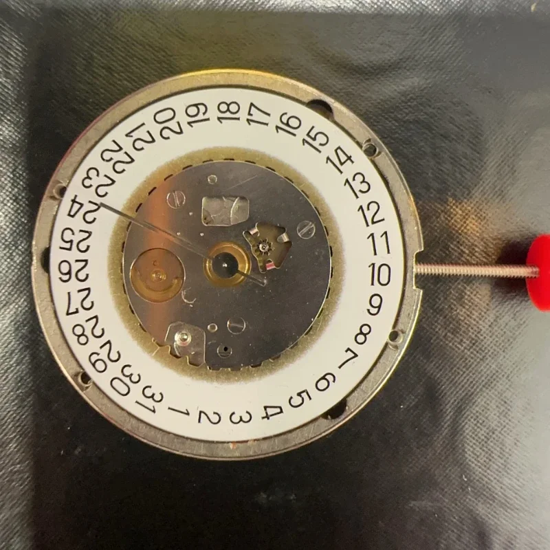 Brand new 7121B movement imported from France, three-needle, single-date, three-point quartz movement