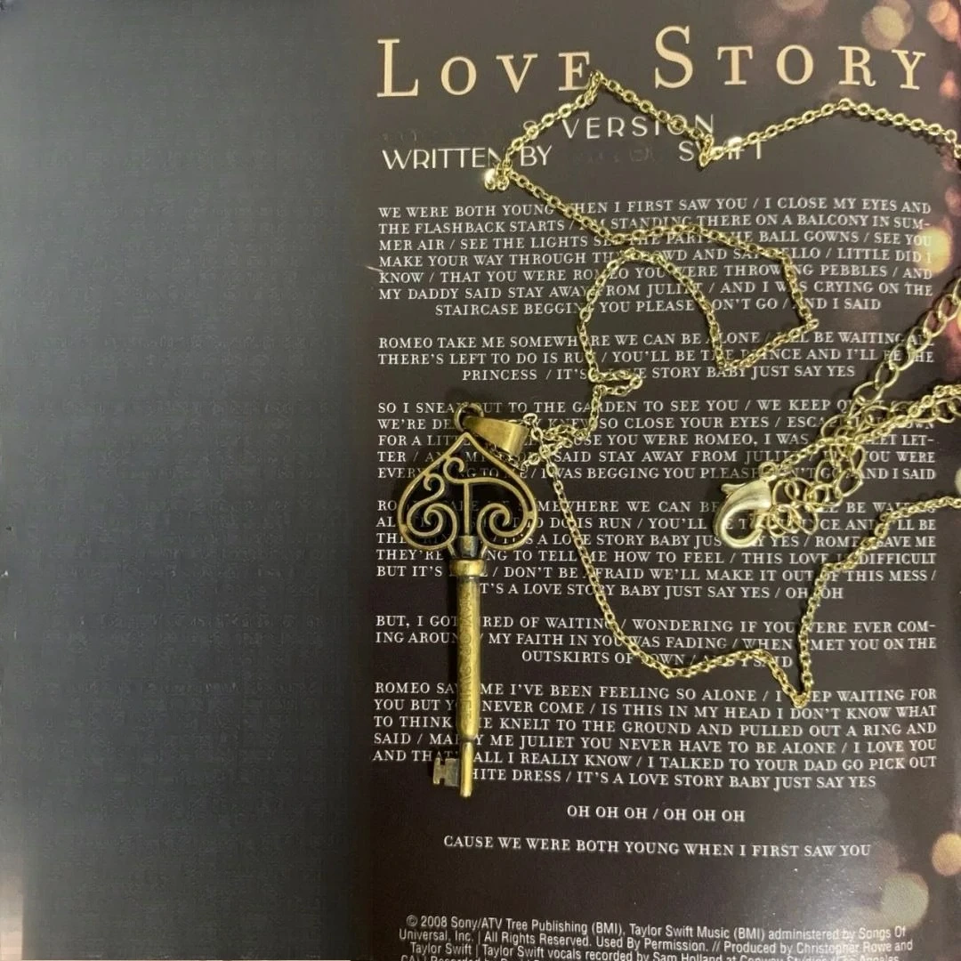 American Vintage Hollow-out Key Necklace 2026 New Copper Necklace for Women 1989 Recorded Seagull Fearless Key Pendant Necklaces