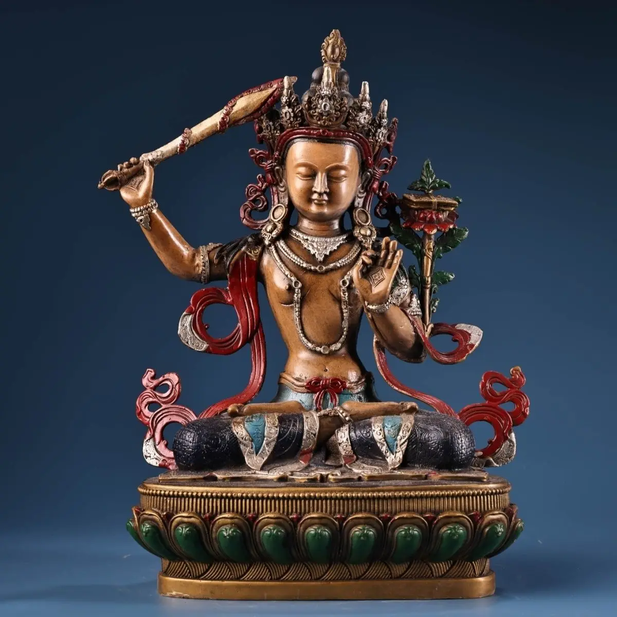 Treasures, old collections, pure copper painted gold Manjushri Bodhisattva weighing 1800 grams, 30 cm high and 22 cm wide