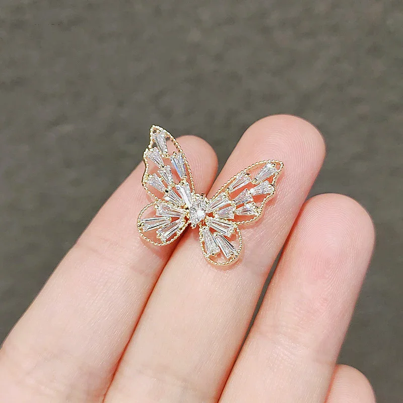 Butterfly Brooches for Women Metal Anti-glare Lapel Pin Fixed Clothes Pins Sweater Coat Clothing Accessories