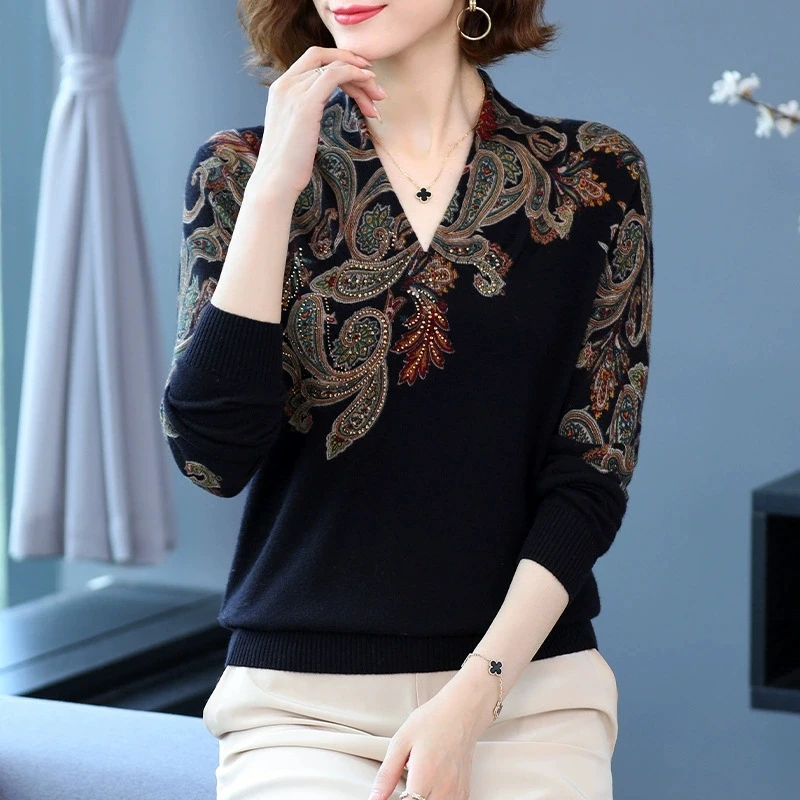 Autumn Winter New Middle-aged Elderly Mother's Pullover Sweater Women's Loose V-neck Wild Bottoming Shirt Knit Sweater Female