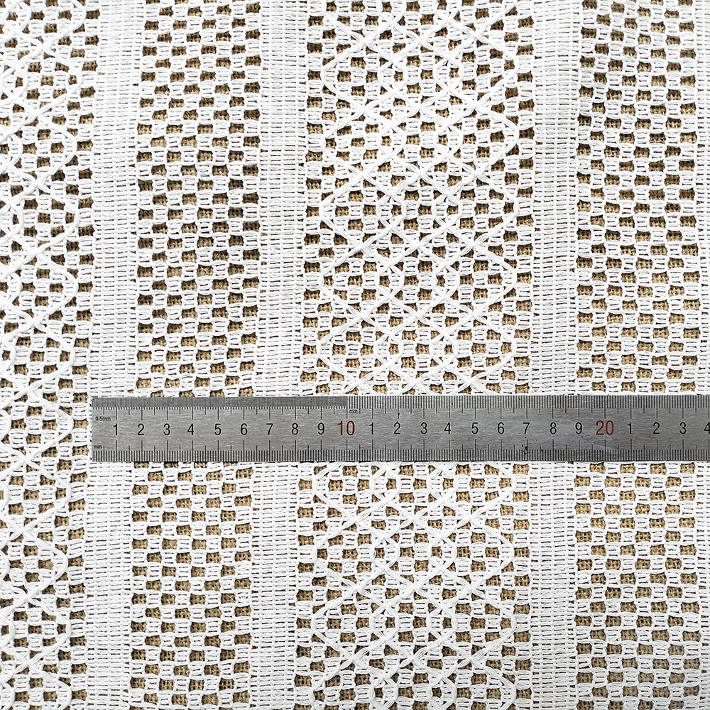 Weißer, durchbrochener Stricknetstoff - Atmungsaktives geometrisches Netz für Sommerkleider, Brautkleidungen & DIY-Bastelarbeiten – Detail 4