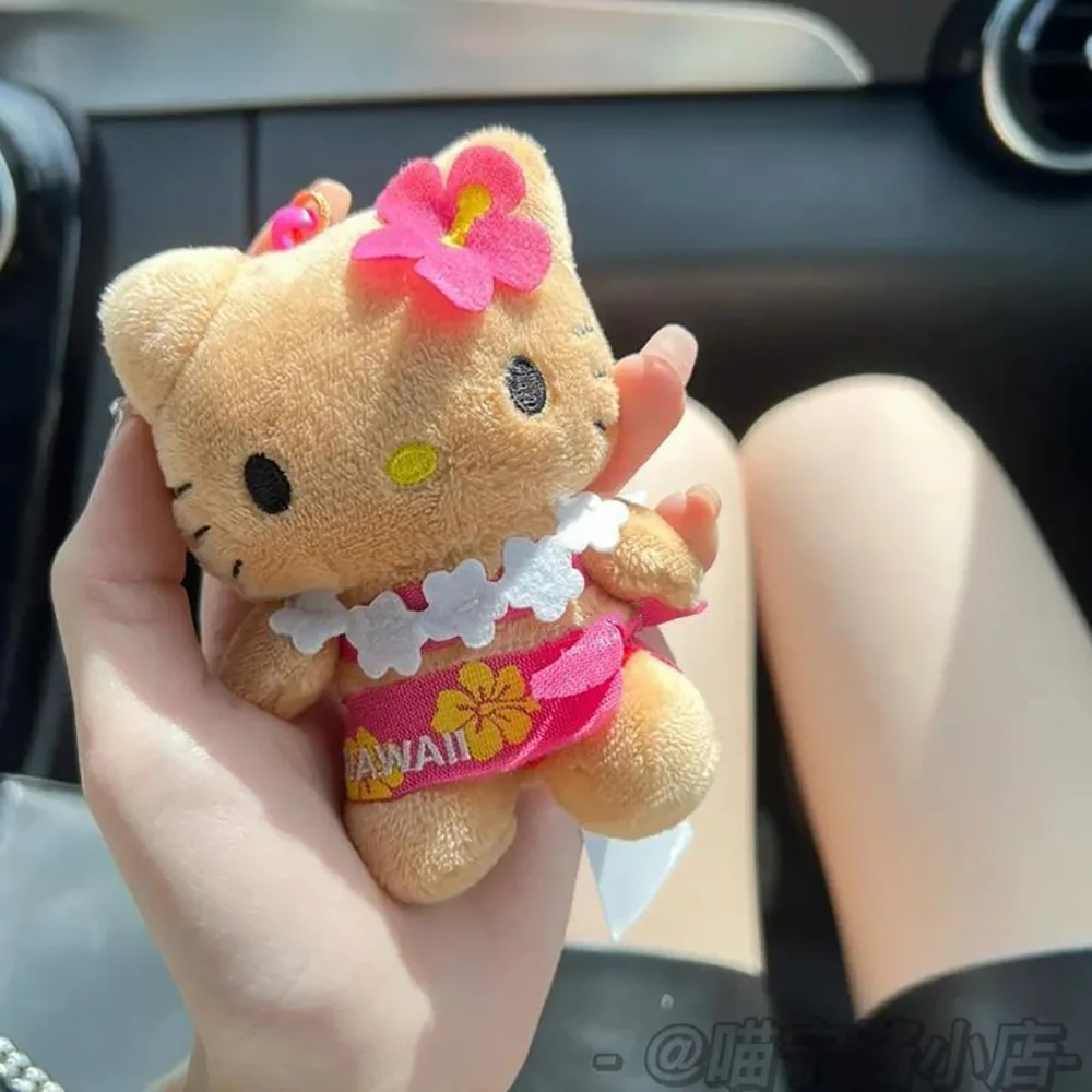 Cute Hawaii Kitty Plush Toy Pendant, Sanrio Dolls Chaveiros, Acessórios de mochila de desenhos animados, Chaveiro peludo Anime, Presentes