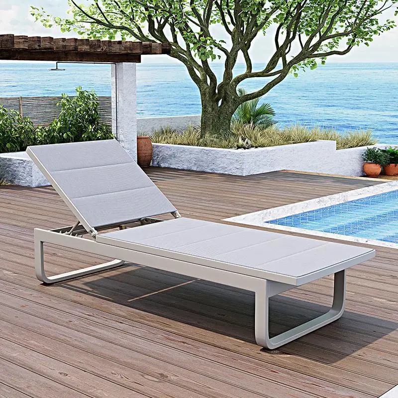 Lit extérieur simple loisirs piscine bord de mer chaises de plage
