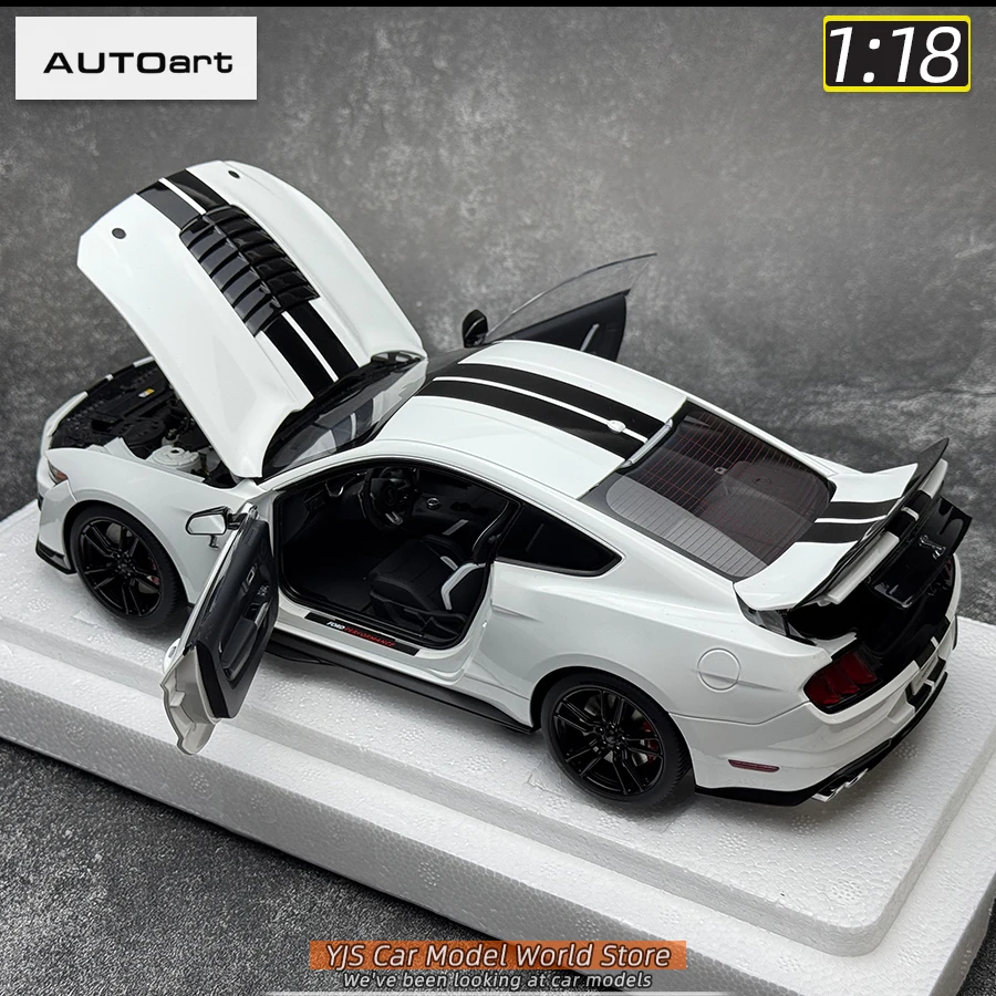 AUTOART New 1/18 scale Ford Mustang Shelby GT500 WHITE SILVER