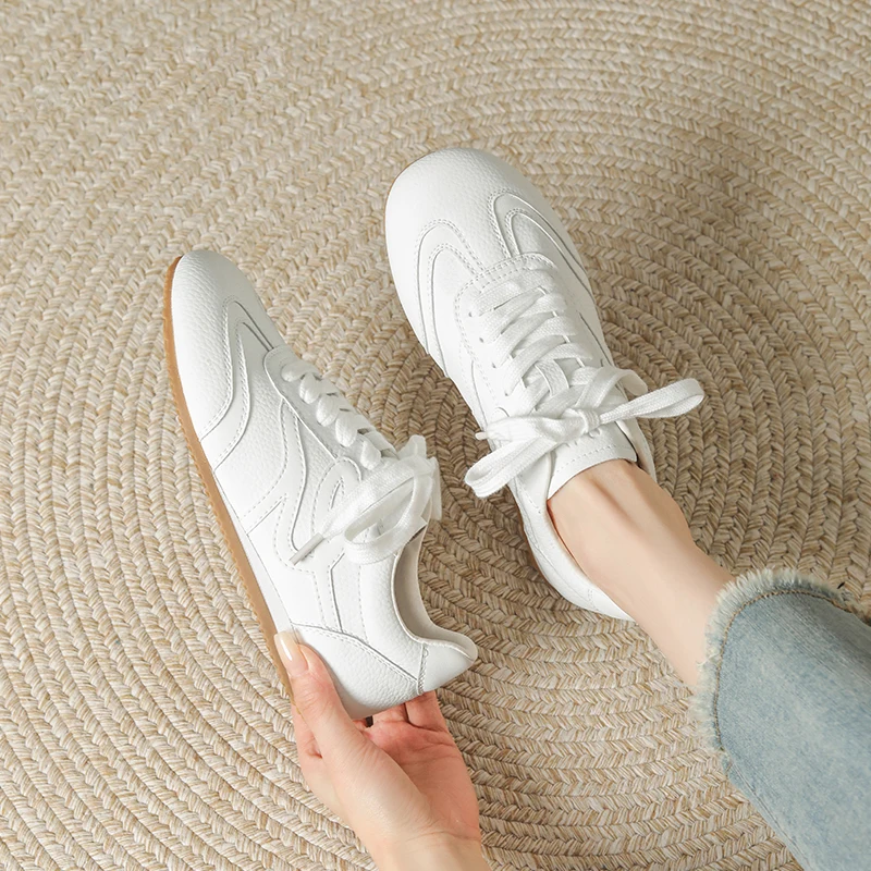 レザーソフトボトム多用途白靴女性の通気性バレエスタイルレトロカジュアルフラットボトムデクンシューズ女性の靴