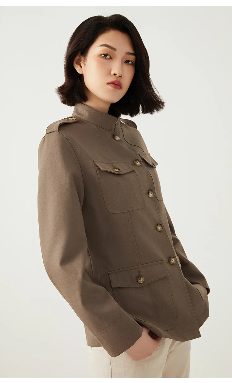 K2540W Luxuriöse Damen-Militärjacke aus Strukturiertem Wollmischgewebe mit Stehkragen, Tailliertem Schnitt und Eleganter Oberbekleidung – Detail 4