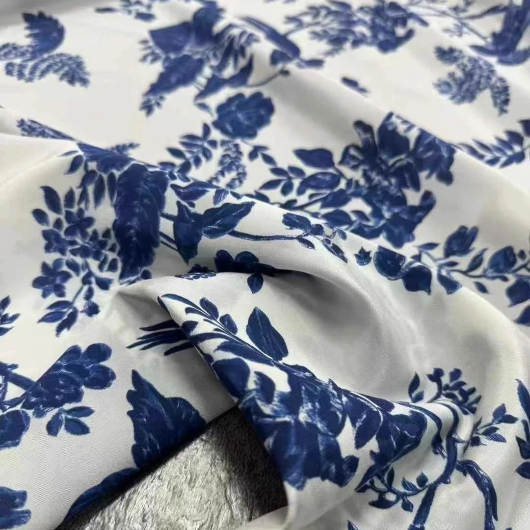 

Синий цветочный на белом шелковом крепдешинной ткани для шитья, летнее удобное платье, юбка, рубашка, блузка, ширина 140 см, 18 мм, R2045