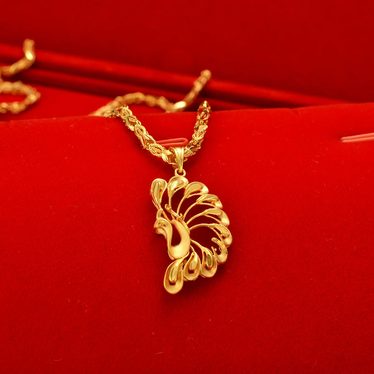 AU999 Gold Necklace Womens Pure Gold Peacock Hollow Pendant 24K Pure Gold Clavicle Necklace Goddess Jewelry Gift