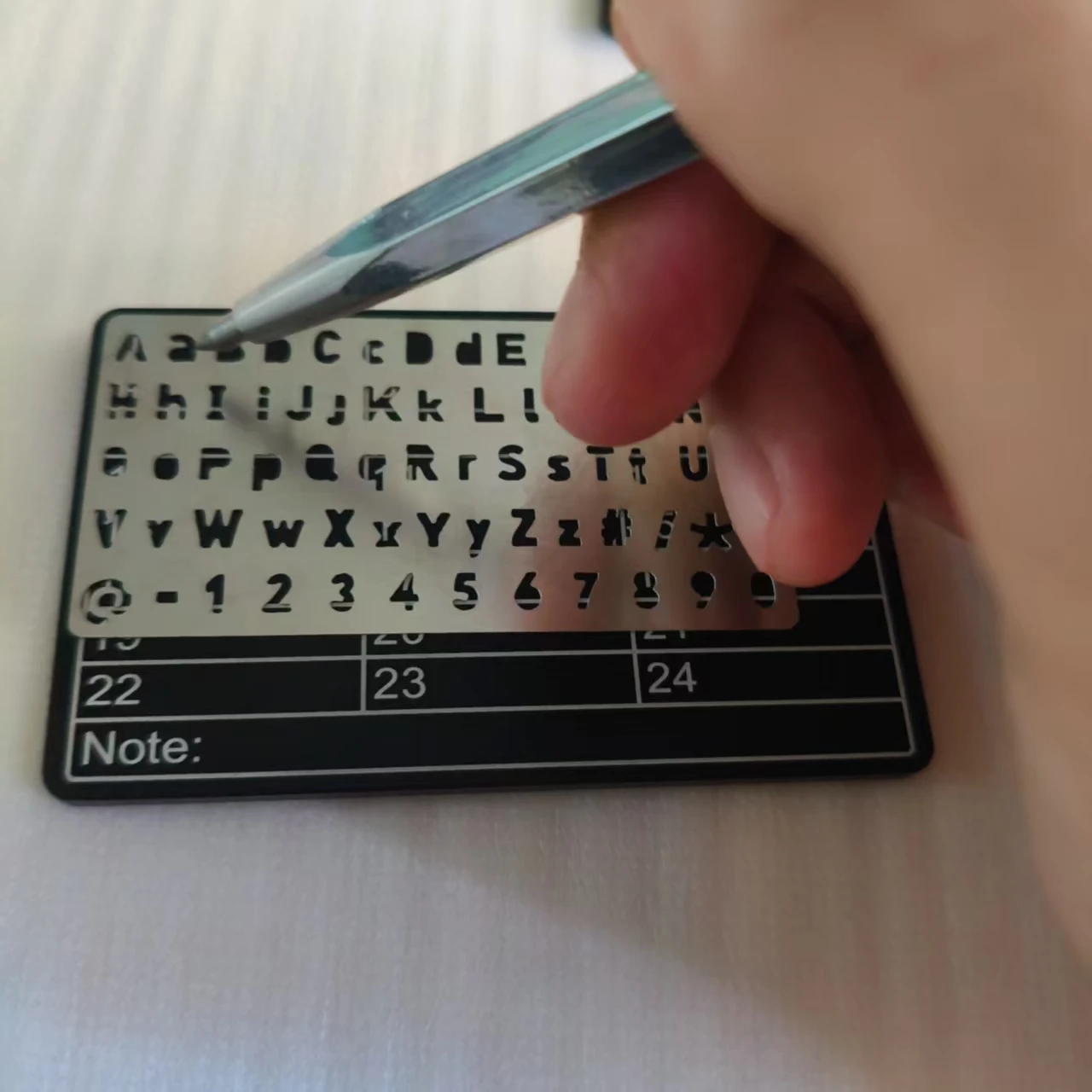 도지코인, 비트코인 및 안전한 통화 비밀번호 저장에 적합한 소형 안전 비밀번호 책, 모든 BIP39 표준과 호환