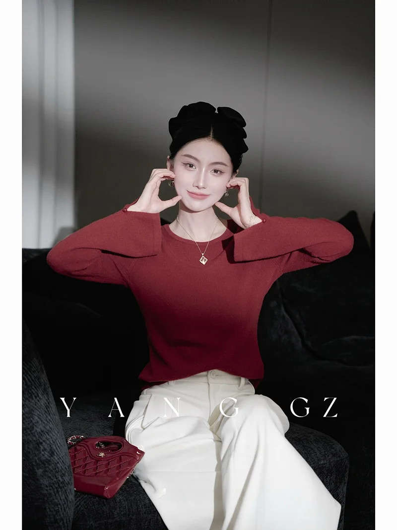 

Новая китайская трикотажная базовая футболка для женщин, внутренняя одежда, топ Yang GZ Red Plum Blossom 2025, улучшенная модель, свободный крой, круглый вырез