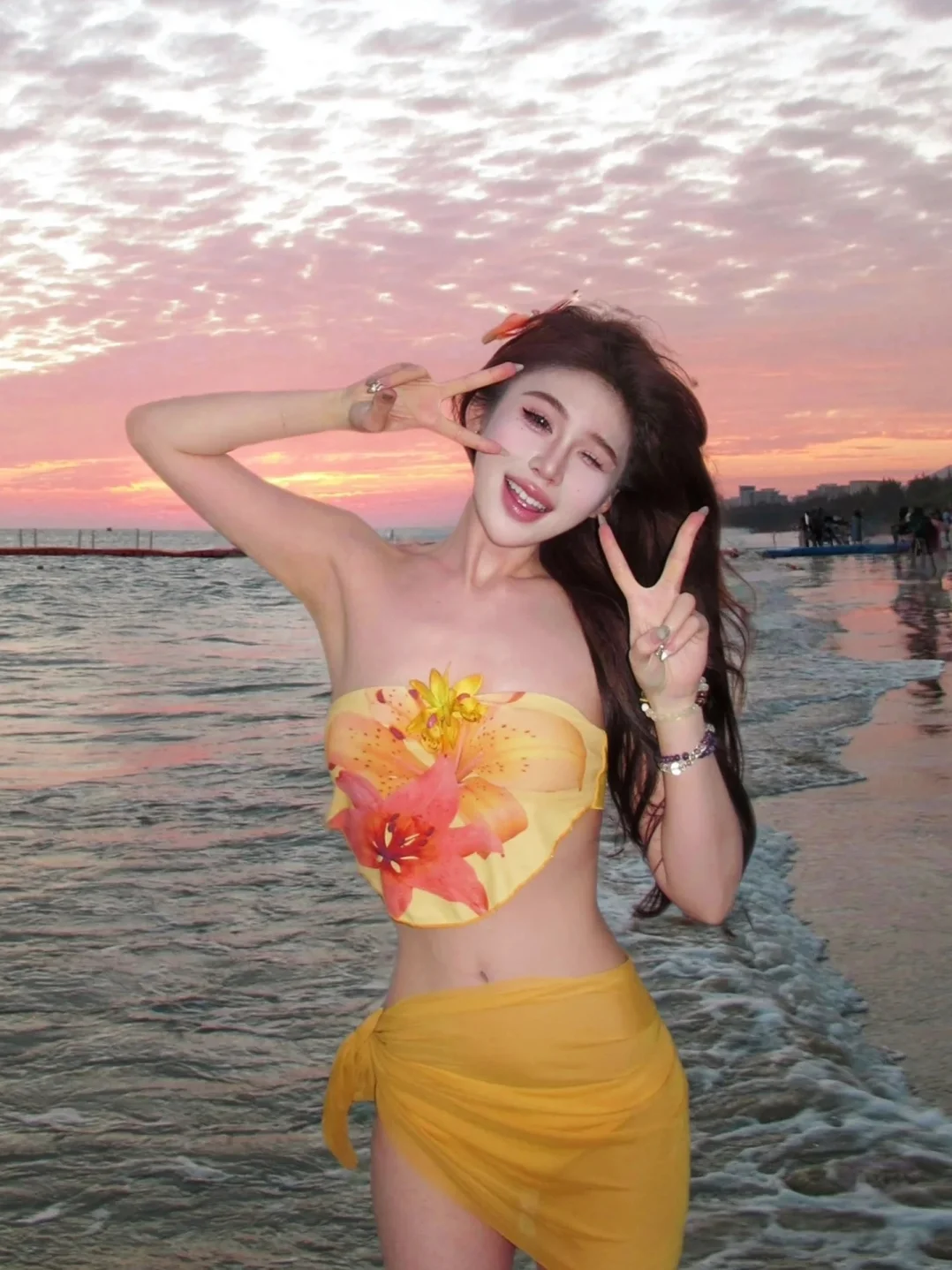 

Женский купальник-бикини 2025 года, новый стиль, без бретелек, раздельный комплект из трех предметов, для небольшой груди, с эффектом пуш-ап, сексуальный, для термальных источников и отпуска