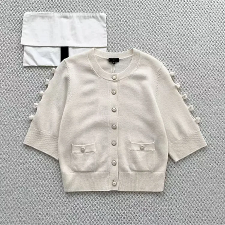 ملابس نسائية أوروبية وأمريكية مخصصة لشتاء 2025 سترة محبوكة من الكشمير بأكمام قصيرة وصدر واحد