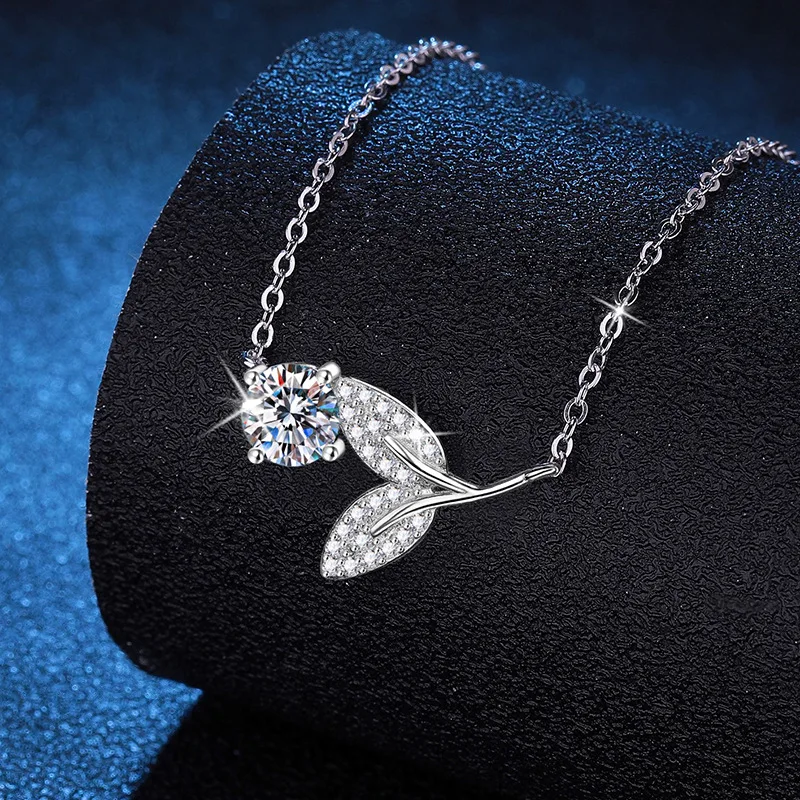 

Platinum PT95018k Gold Moissanite Necklace 1 Carat 2025 New Niche Versatile Wind Blown Leaf Light Luxury Necklace for Women