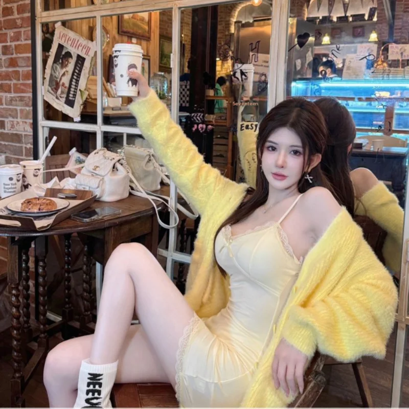 Low Cut Slimming Sexy Lace Trimed Bralette Dress with Chest Pad Slouchy Style Sweet Anti-Aging Trendy Polyester Fiber Dress