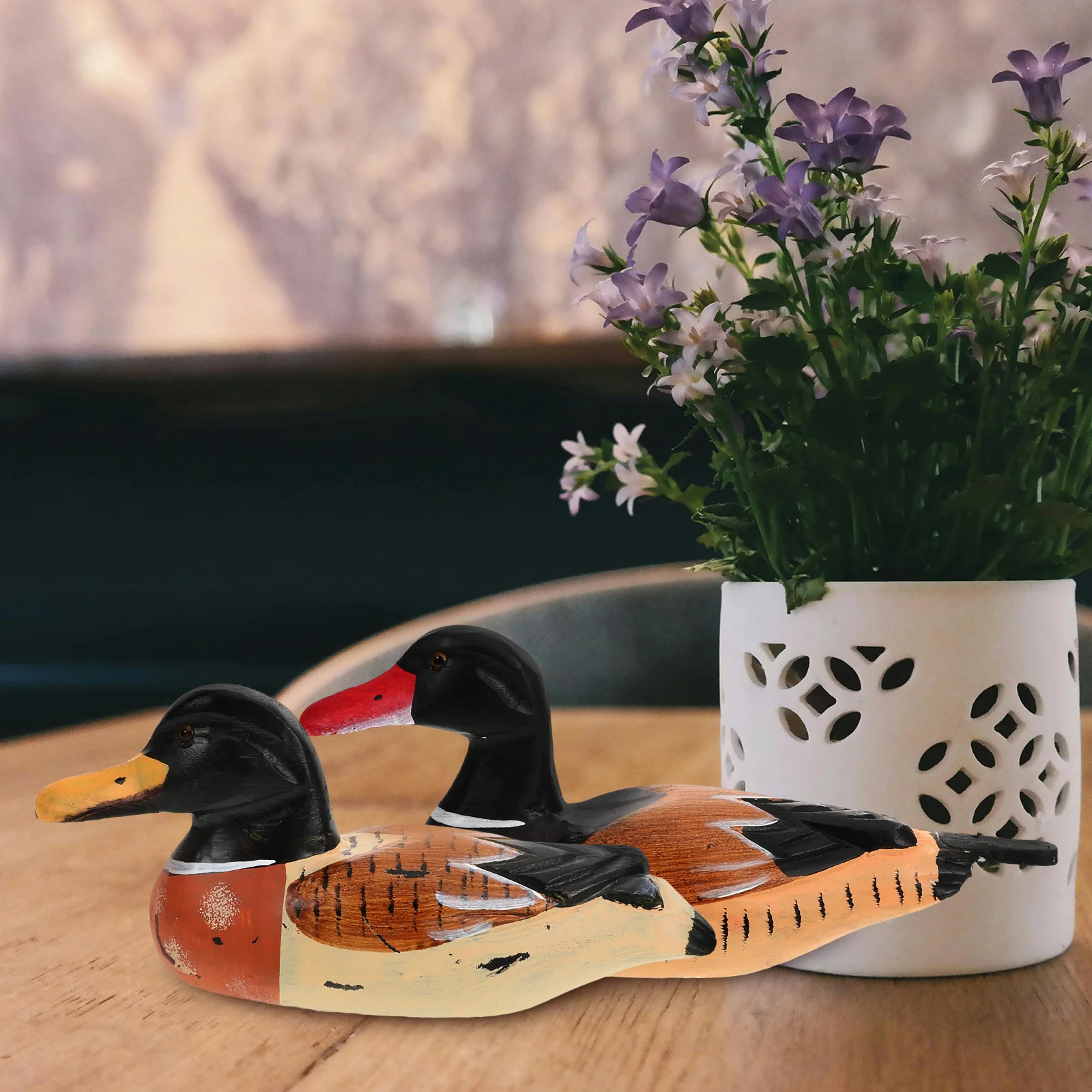 

2Pcs Wooden Duck Ornaments Handcrafted Ducks Sculpture Home Decor Wedding Adornment Stable Bottom Design