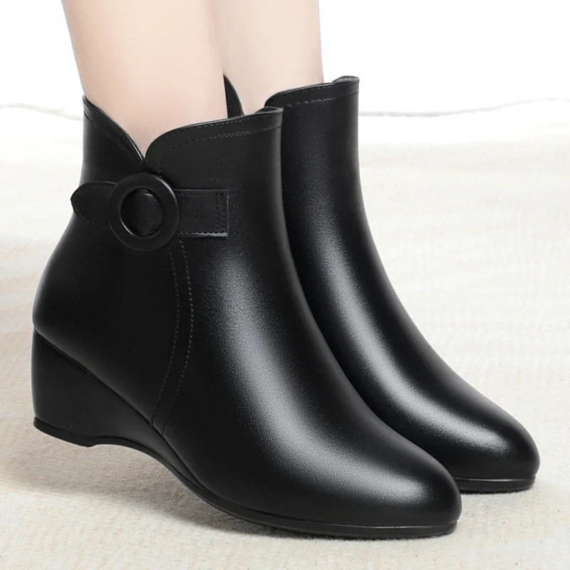 New Autumn Winter Warm Short Boots Women Black Solid Ankle Boots For Heel Zip Point Toe Fleece Wedge Mother Cotton Shoes