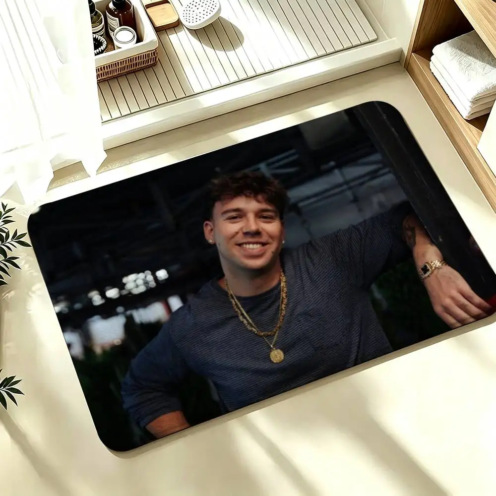 Popular Singer Q-Quevedo Cool Shower Room Absorbent Small Floor Mat Soft Comfortable Decorative Foot Mat