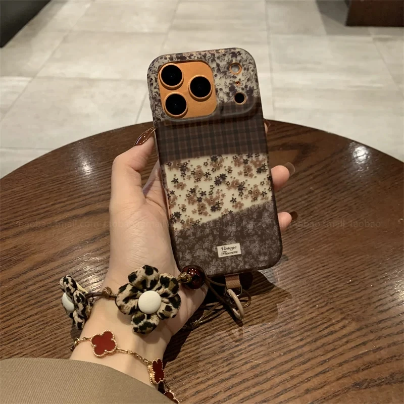 

Vintage Plaid Small Floral Patchwork Girl's Phone Case for iPhone 17 Promax 16 15Pro 14 13 Anti Drop Protective Back Cover