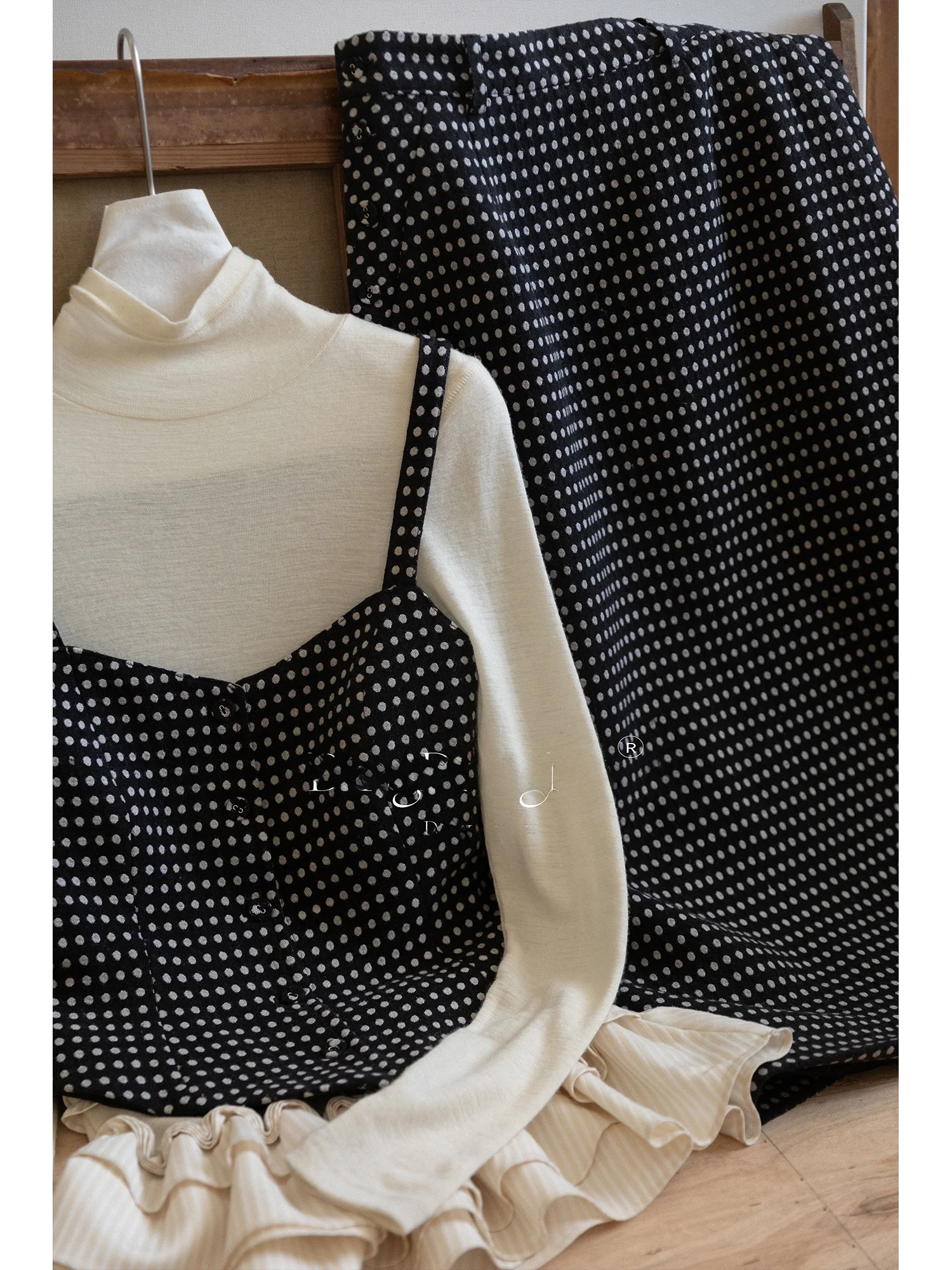 

DingDongMa Peppy Lady Winter Outfit Woolen Polka Dot Slim Fit Vest And Straight Skirt Set Ele Sle Long Sve Midi Dr