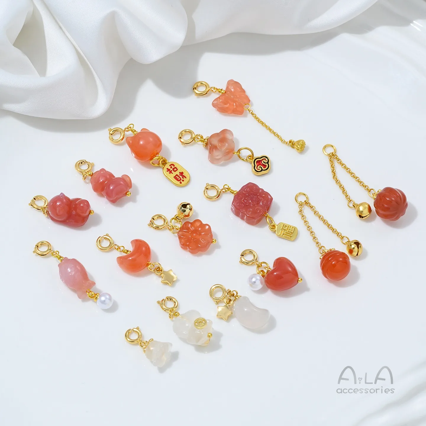 

Natural Nanhong Agate Fringed Bracelet Peach Heart Moon Butterfly Pendant Accessories Handmade DIY Crystal Pendant Material