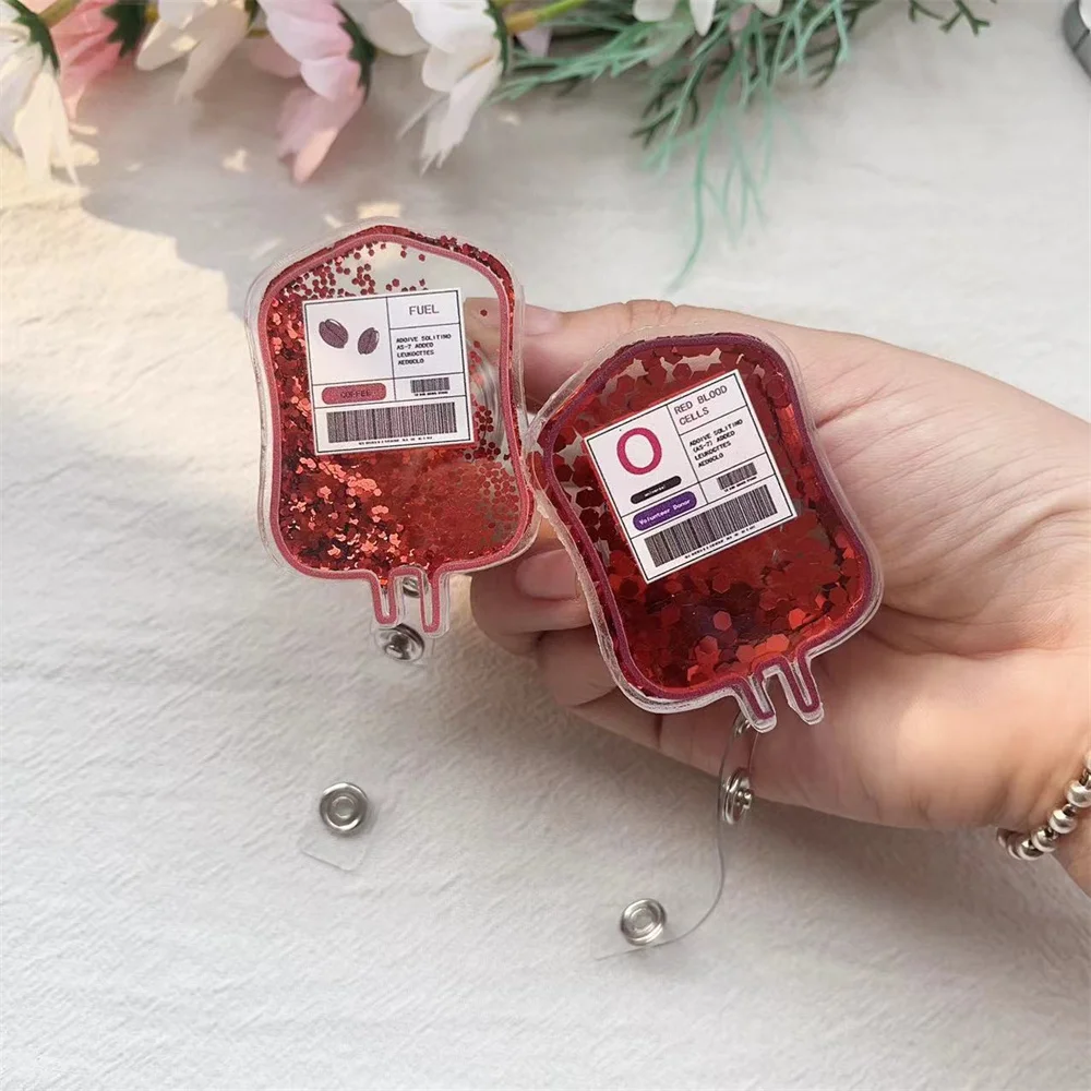 Fließender Sand Glitzer Blutgruppen-Anstecknadel-Clip-Halter für Krankenschwestern, medizinisches Ausweis-Clip-Set mit einfacher Zugfunktion, einziehbarer Acryl-Ausweishalter mit Krokodilklemme